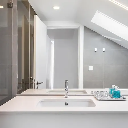 Whome Prime Location W Ac 3-Bed Duplex Perfect For Families Only Lisbon Exterior photo